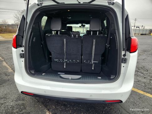 New 2026 Chrysler Voyager LX image 20