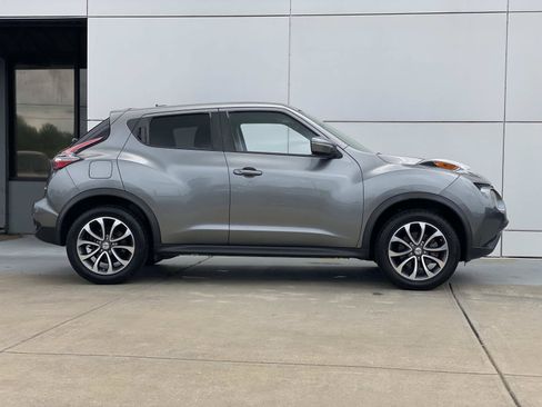Used 2017 Nissan Juke SV AWD/4WD image 3