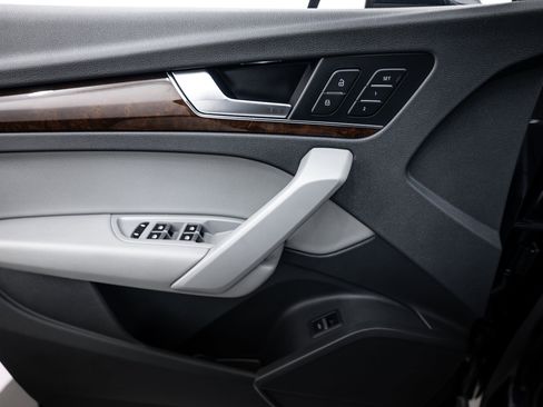 Used 2020 Audi Q5 2.0T Premium w/ Convenience Package image 14