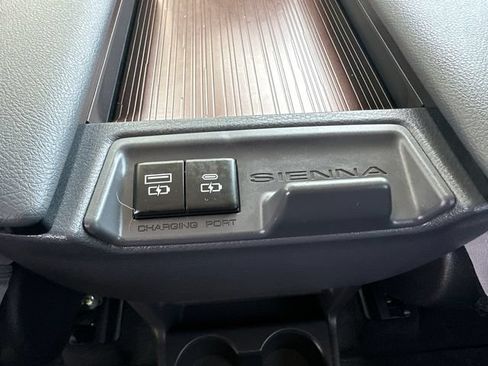 Used 2024 Toyota Sienna LE AWD/4WD image 19
