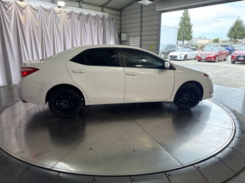 Used 2018 Toyota Corolla LE FWD image 3