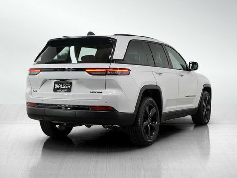 Used 2023 Jeep Grand Cherokee Limited w/ Black Appearance Package image 7