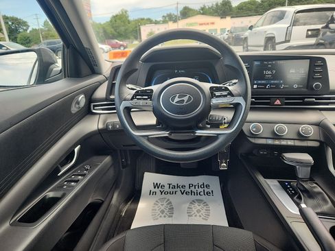 Certified 2025 Hyundai Elantra SE FWD image 10