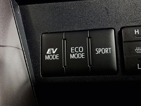 Used 2018 Toyota RAV4 Limited image 23