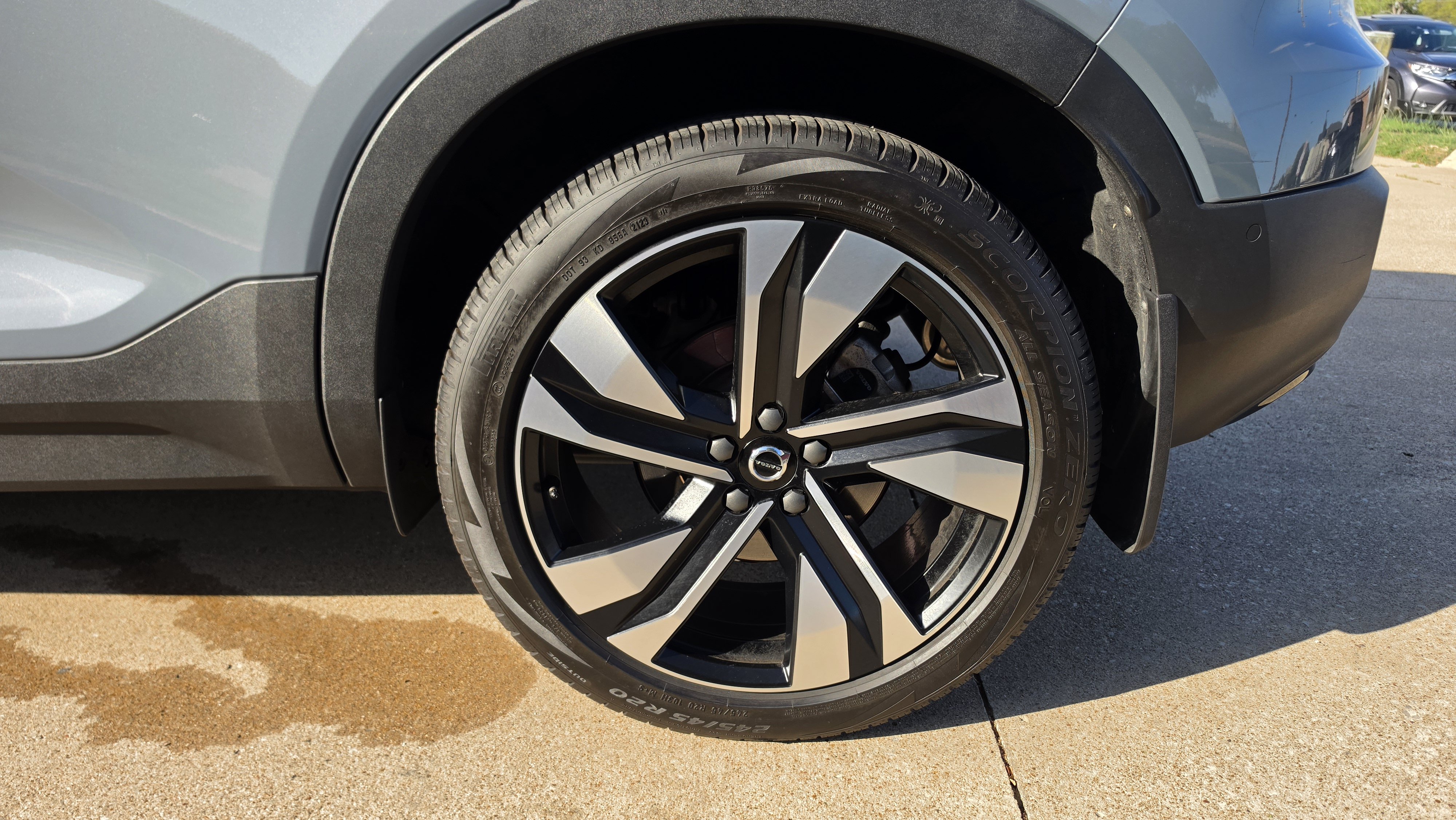 Used 2021 Volvo XC40 T5 R-Design w/ Advanced Package AWD/4WD image 14