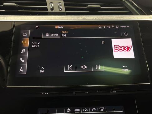 Used 2022 Audi e-tron Premium w/ Towing Package image 29