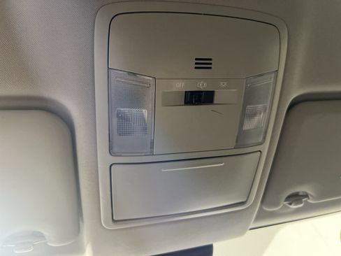 Used 2018 Toyota RAV4 LE FWD image 20