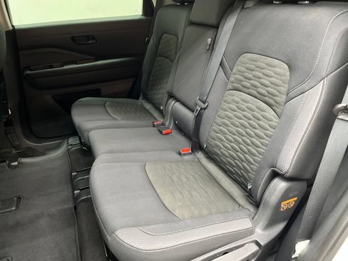 Used 2025 Nissan Pathfinder SV AWD/4WD image 18