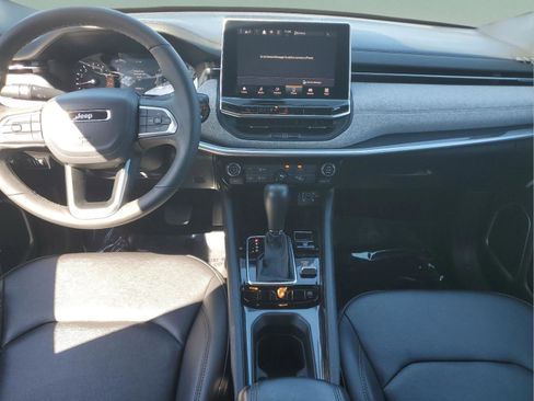 Used 2024 Jeep Compass Latitude image 16