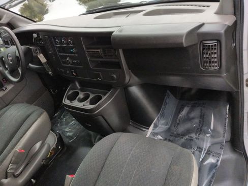 Used 2018 GMC Savana 2500 w/ Driver Convenience Package image 16