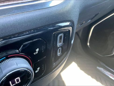 Used 2022 Chevrolet Silverado 1500 LT AWD/4WD image 17