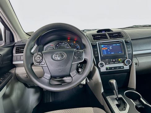 Used 2013 Toyota Camry LE image 17