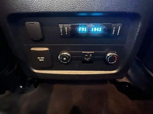 Used 2015 Ford Expedition XLT w/ Equipment Group 202A AWD/4WD image 23