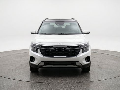 Used 2025 Kia Seltos S FWD image 2