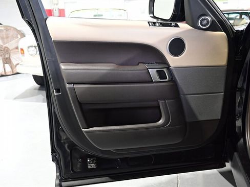 Used 2020 Land Rover Range Rover Sport SE image 33