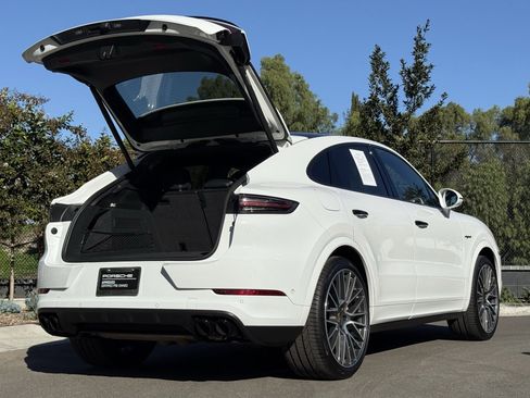 Certified 2022 Porsche Cayenne Turbo S image 32