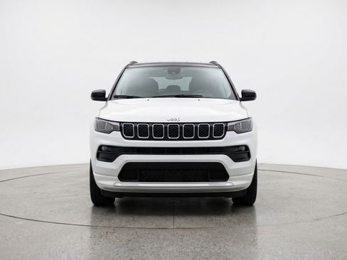 Used 2025 Jeep Compass Limited image 2