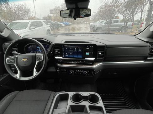 Used 2025 Chevrolet Silverado 1500 LT image 10