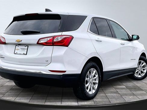 Used 2018 Chevrolet Equinox LT image 2