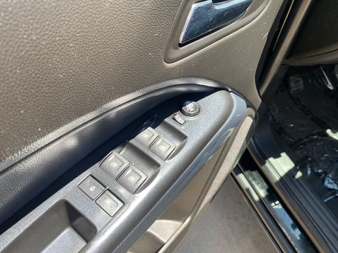 Used 2018 Chevrolet Colorado Z71 w/ Z71 Midnight Edition AWD/4WD image 11
