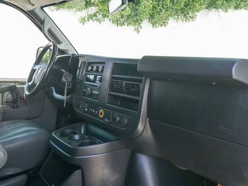 Used 2018 Chevrolet Express 2500 w/ Driver Convenience Package RWD image 11