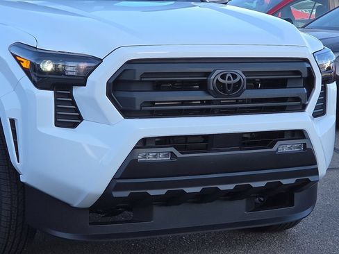 Certified 2026 Toyota Tacoma SR5 AWD/4WD image 9