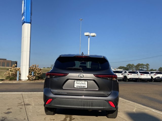 Used 2021 Toyota Highlander LE FWD image 10