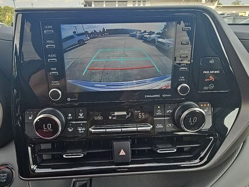 Used 2022 Toyota Highlander XLE image 22