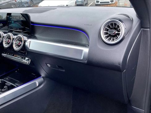 Used 2023 Mercedes-Benz GLB 250 image 17