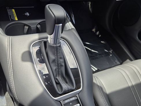 Used 2025 Honda HR-V EX-L image 17