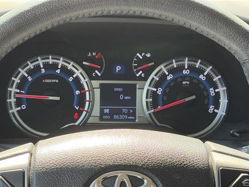 Used 2018 Toyota 4Runner SR5 Premium image 16