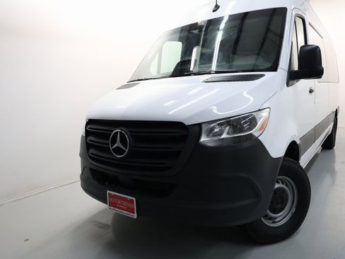 Used 2025 Mercedes-Benz Sprinter 2500 image 34