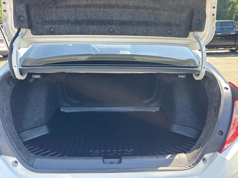 Used 2017 Honda Civic Touring image 19