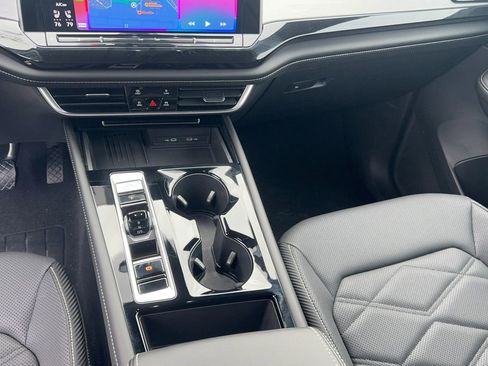 Used 2025 Volkswagen Atlas Cross Sport SE image 14