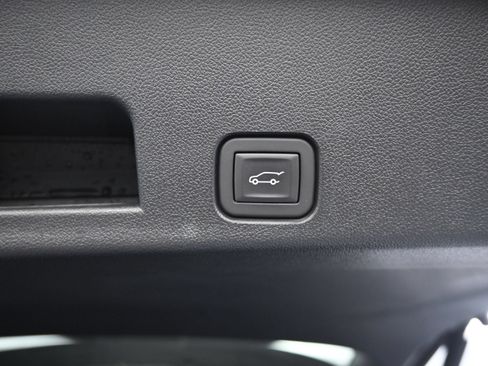 Used 2025 Chevrolet Traverse LT FWD image 30