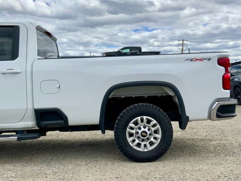 Used 2024 Chevrolet Silverado 2500 LT AWD/4WD image 12