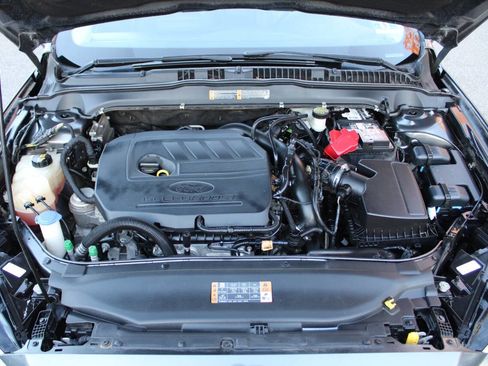 Used 2017 Ford Fusion SE w/ Fusion SE Technology Package image 16