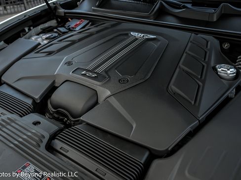 Used 2024 Bentley Bentayga image 20