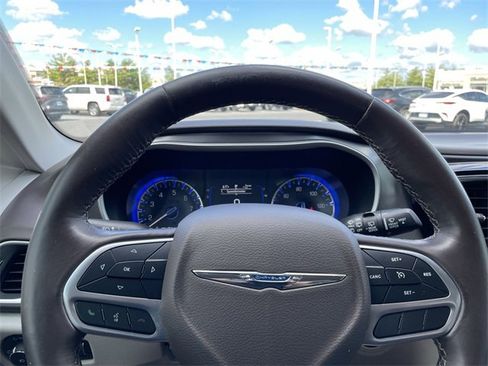 Used 2019 Chrysler Pacifica Touring-L image 21