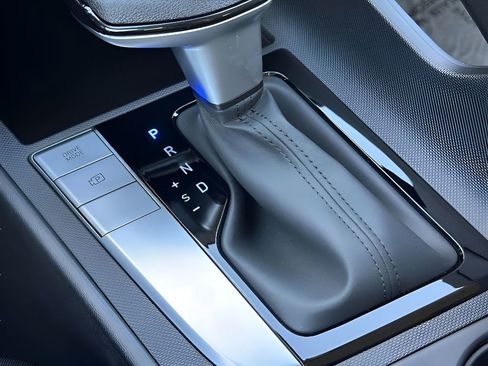 Used 2025 Hyundai Elantra SE w/ Cargo Package image 13