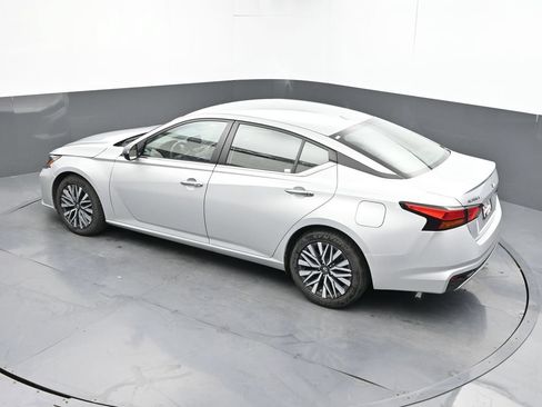 Used 2024 Nissan Altima 2.5 SV FWD image 29