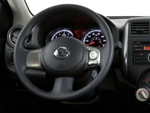 Used 2013 Nissan Versa SV FWD image 4