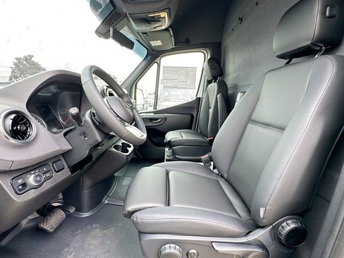 New 2025 Mercedes-Benz Sprinter 2500 image 18