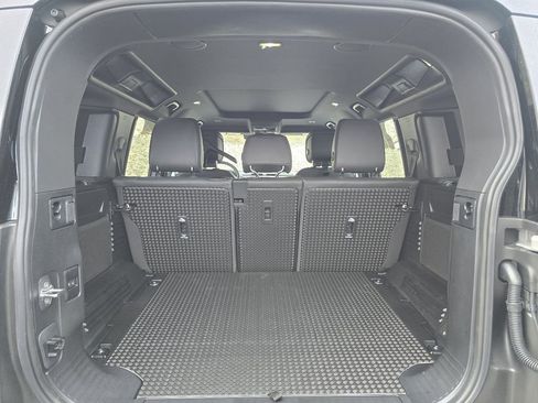 New 2026 Land Rover Defender 110 X-Dynamic SE AWD/4WD image 30
