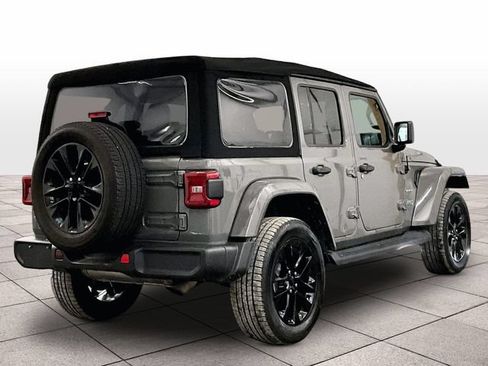 Used 2022 Jeep Wrangler Unlimited Sahara w/ Cold Weather Group AWD/4WD image 11