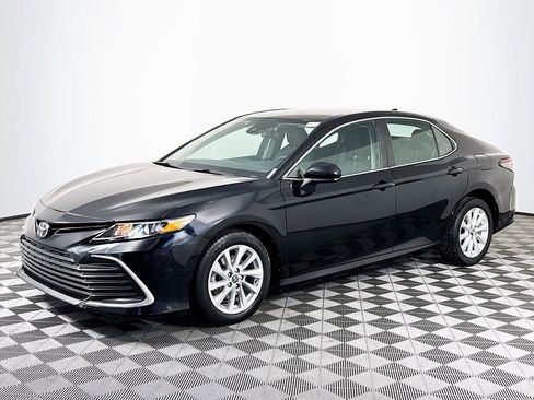 Used 2021 Toyota Camry LE image 4