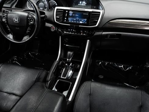 Used 2016 Honda Accord Touring image 28