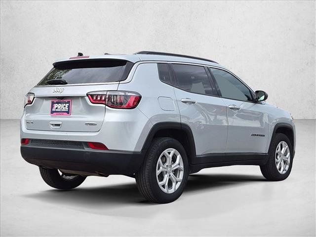 Used 2024 Jeep Compass Latitude AWD/4WD image 5