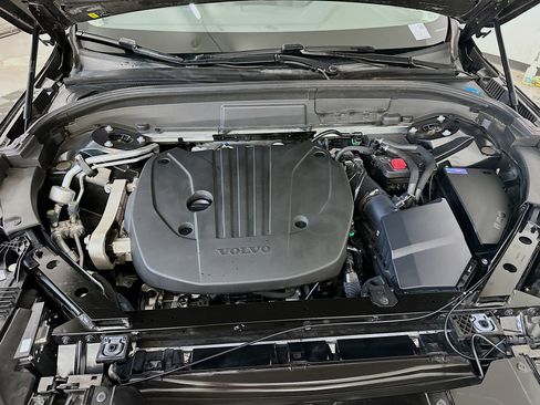 Used 2025 Volvo XC60 B5 Plus image 36