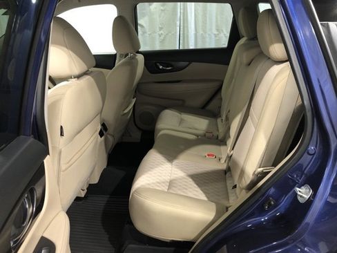 Used 2018 Nissan Rogue SV image 7